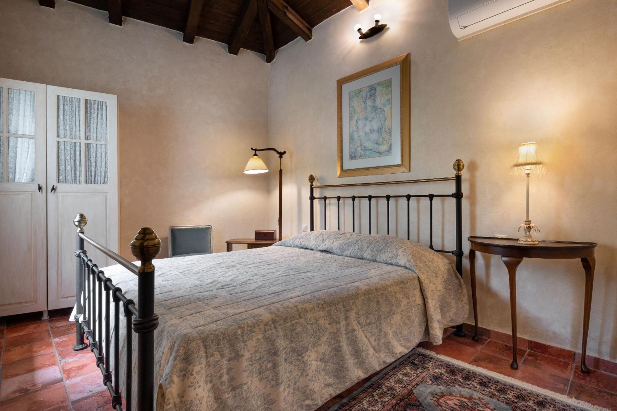 Ostra Menalon Luxury Suites Kardharás エクステリア 写真