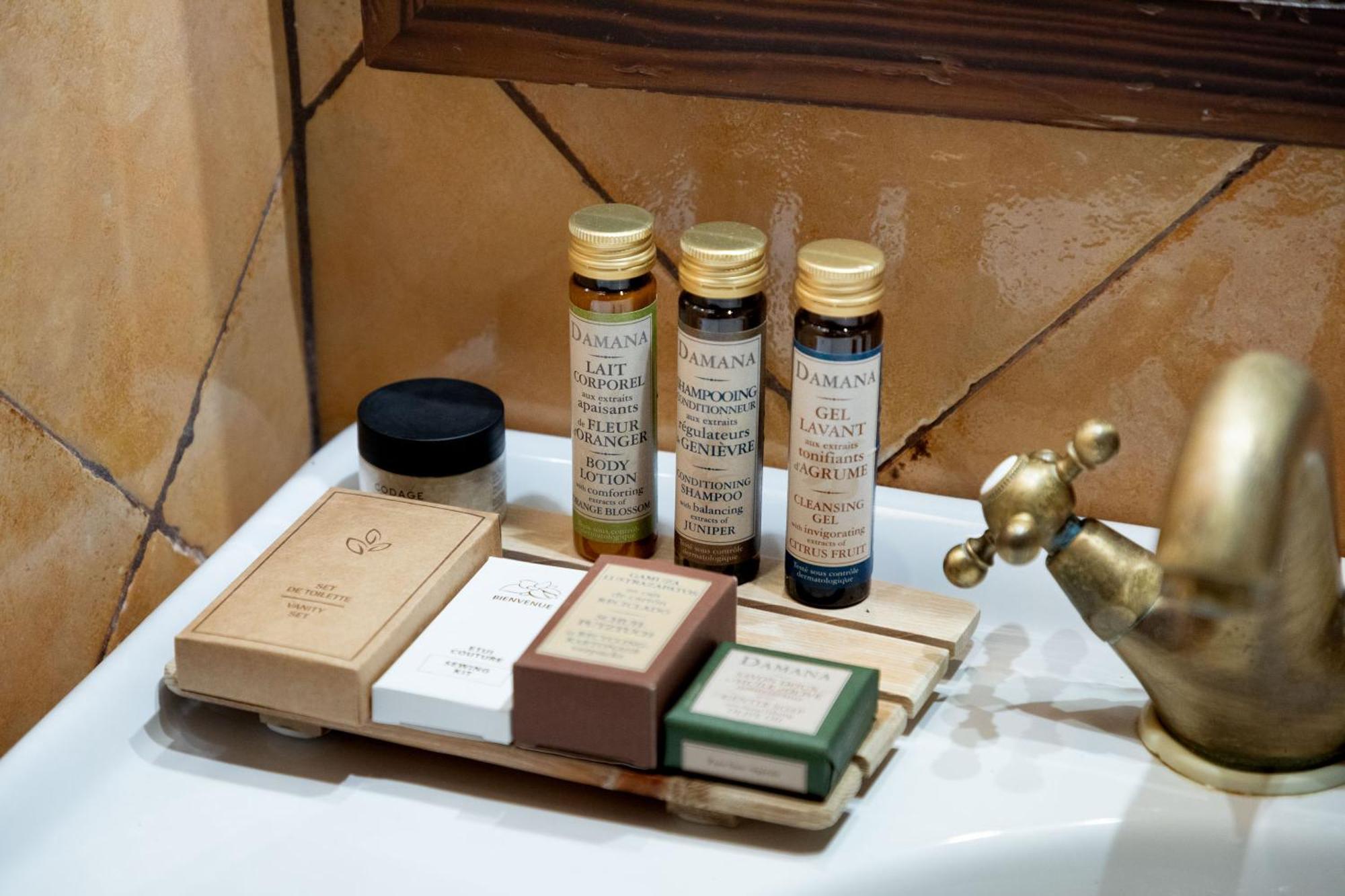 Ostra Menalon Luxury Suites Kardharás エクステリア 写真