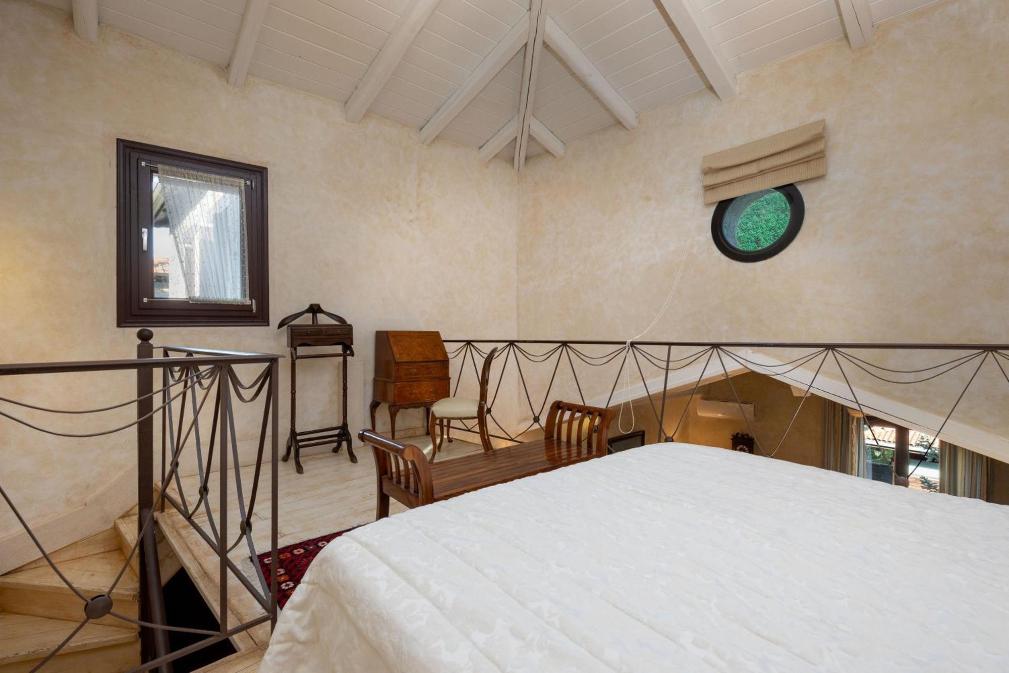 Ostra Menalon Luxury Suites Kardharás 部屋 写真
