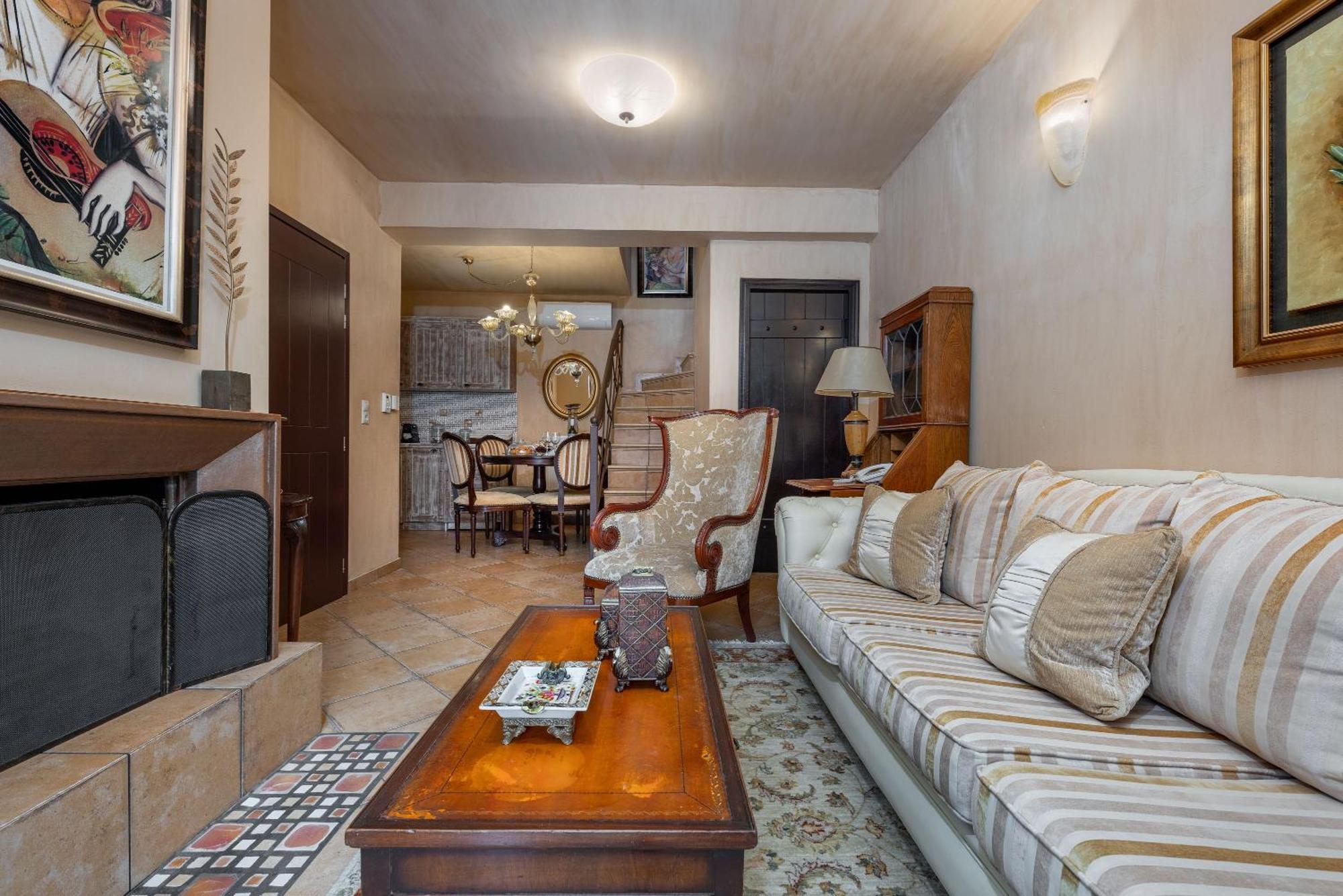 Ostra Menalon Luxury Suites Kardharás 部屋 写真
