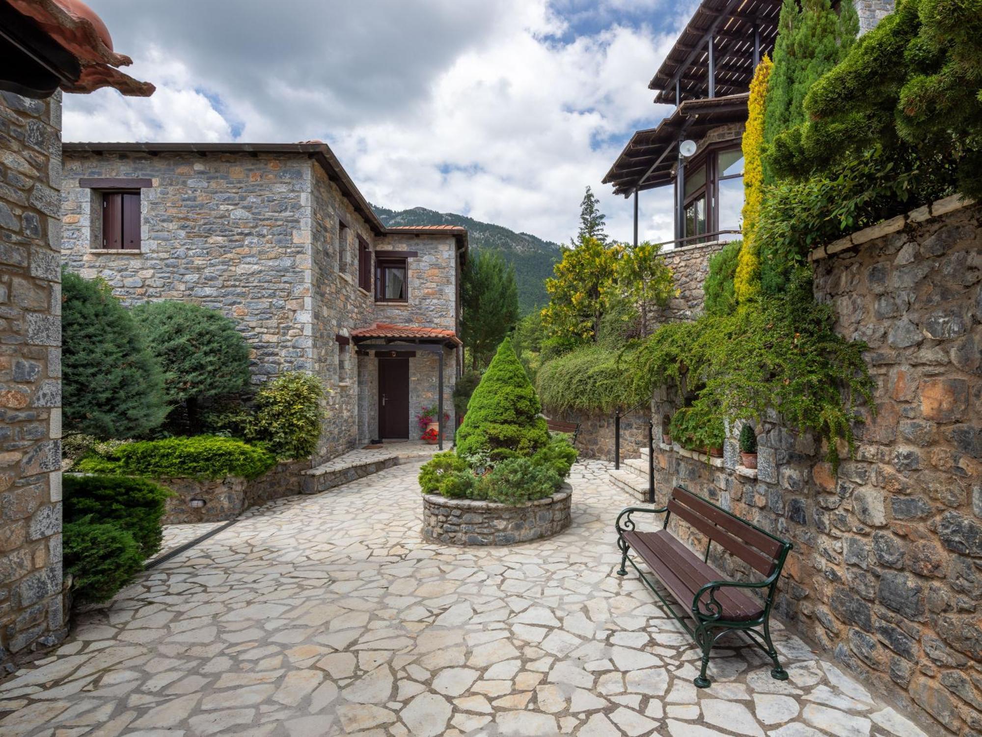 Ostra Menalon Luxury Suites Kardharás エクステリア 写真